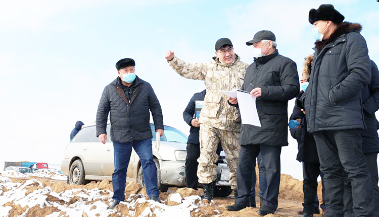 Воды должно хватить всем.  Готовь сани летом, а каналы зимой