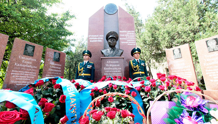 Память, увековеченная в граните.  В Таразе в честь погибших пожарных открыт мемориал