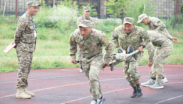 Плечом к плечу.  Спортивные, ловкие и сплочённые