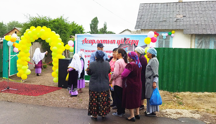 Дом в подарок.  Земляки поддержали молодую семью