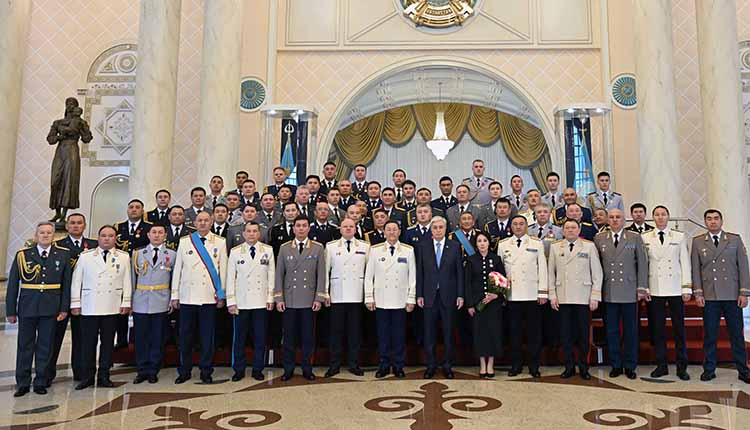 Мужество и доблесть.  Президент вручил государственные награды, высшие воинские и специальные звания