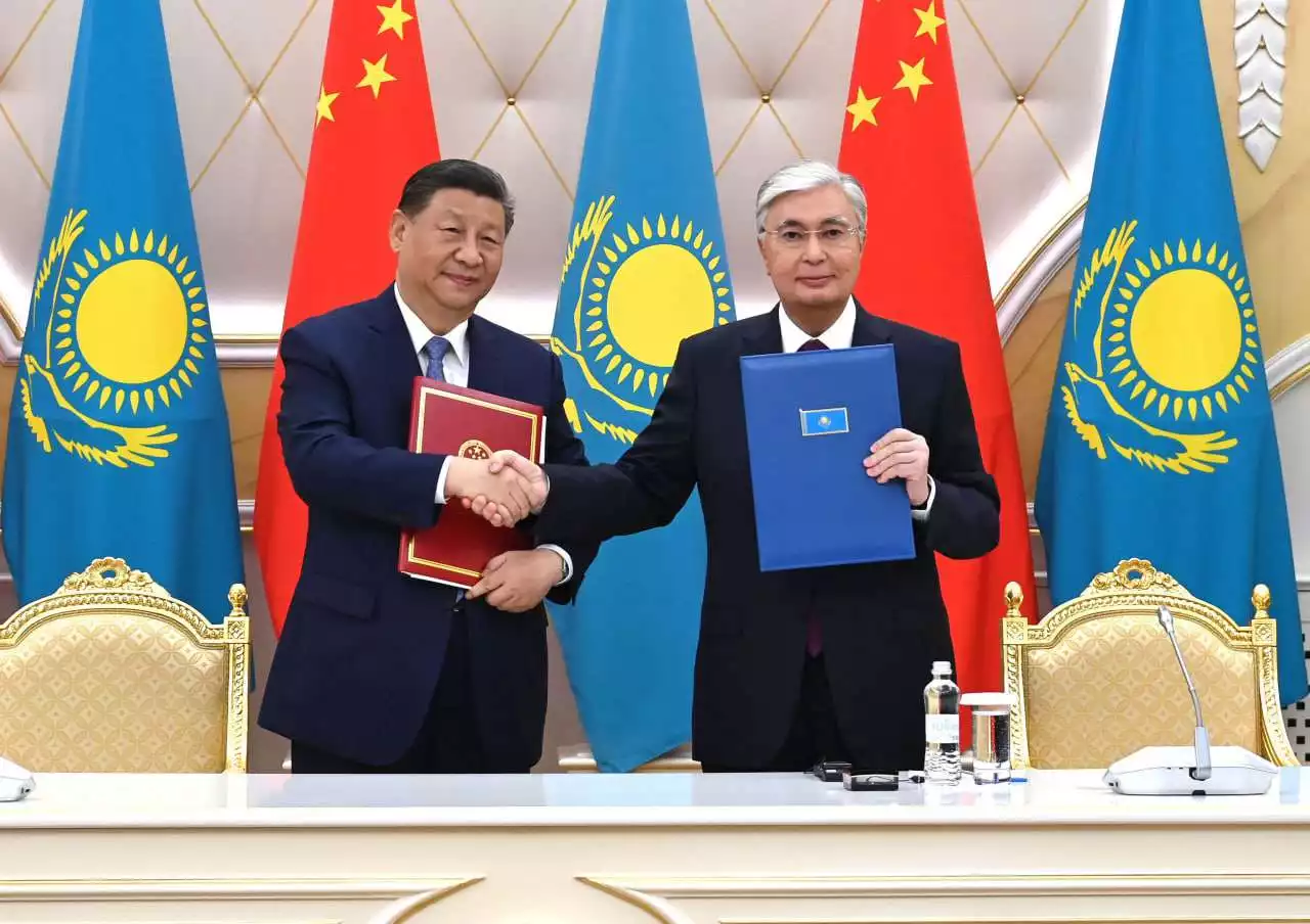Более 30 документов подписали Казахстан и Китай