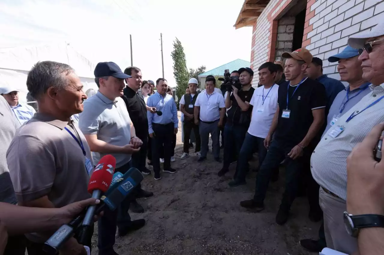 Премьер проверил ход строительства домов в двух районах Актюбинской области