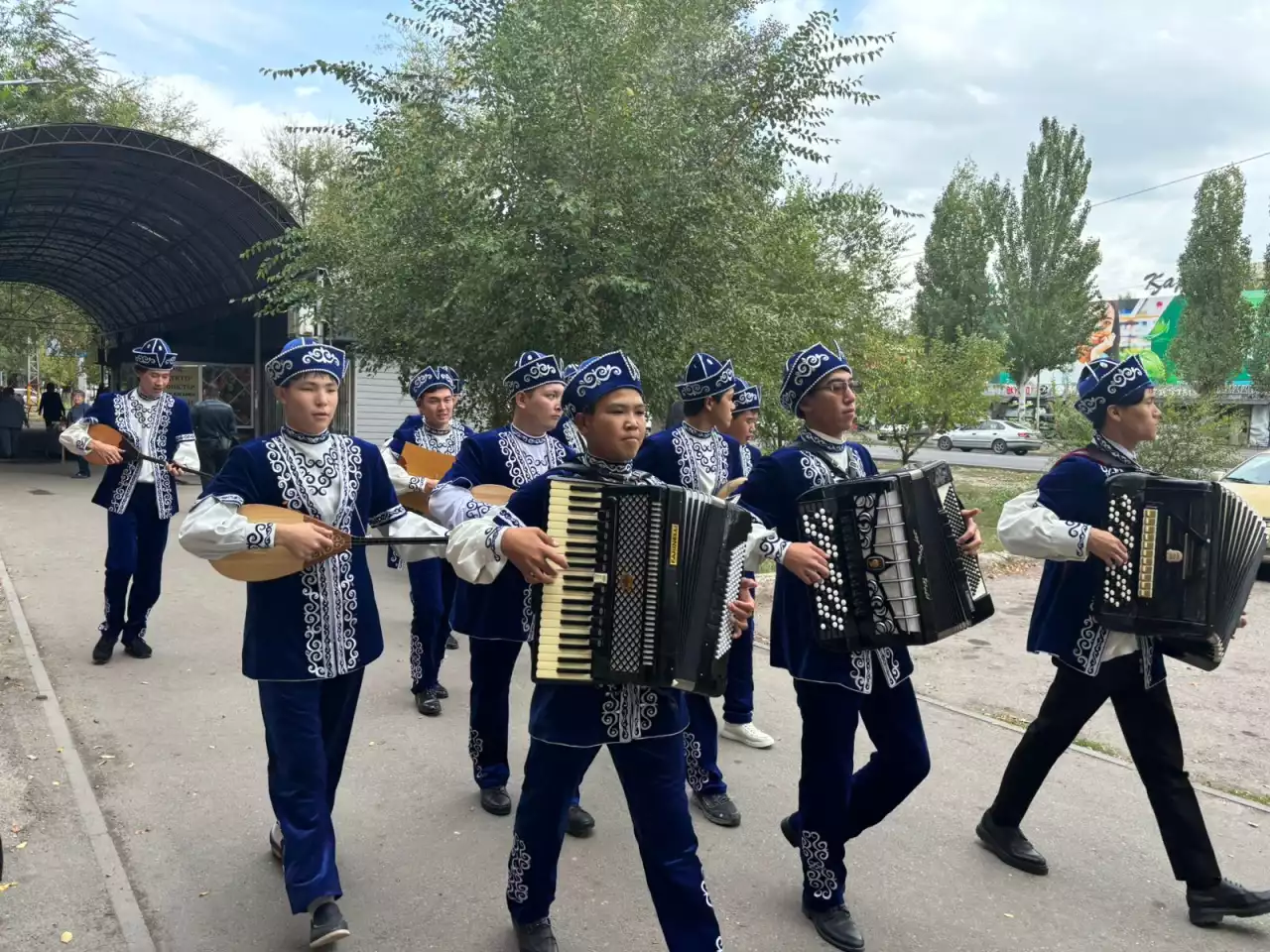 Воспевая традиции