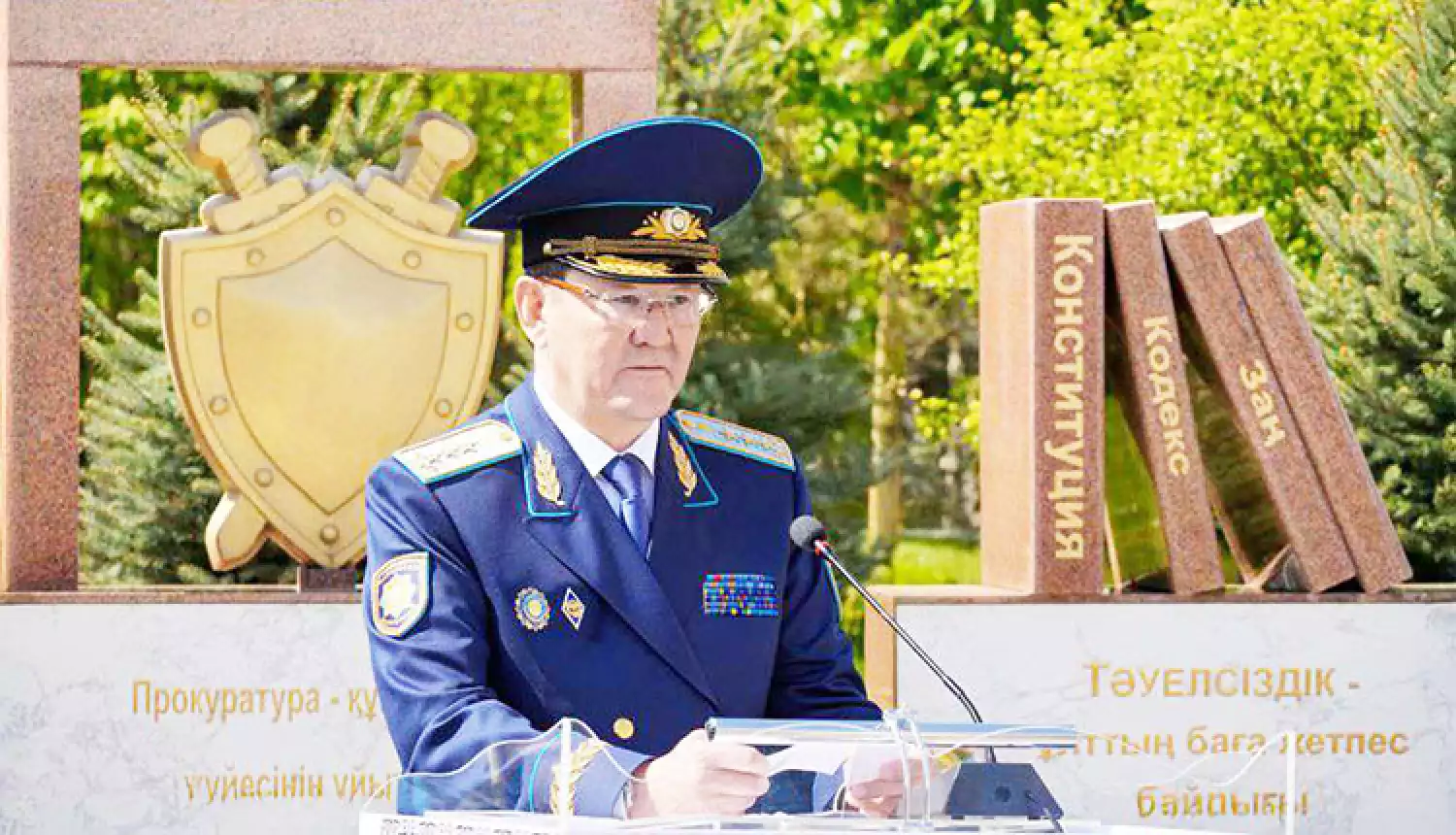 Прокурорский китель сменили на военную форму