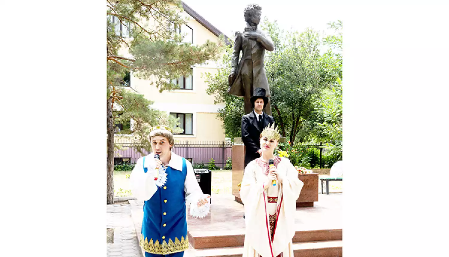 Под сенью дружных муз