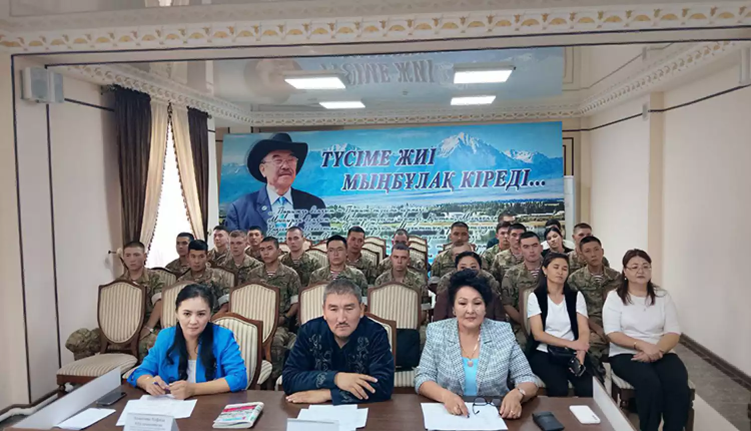 Язык объединяет