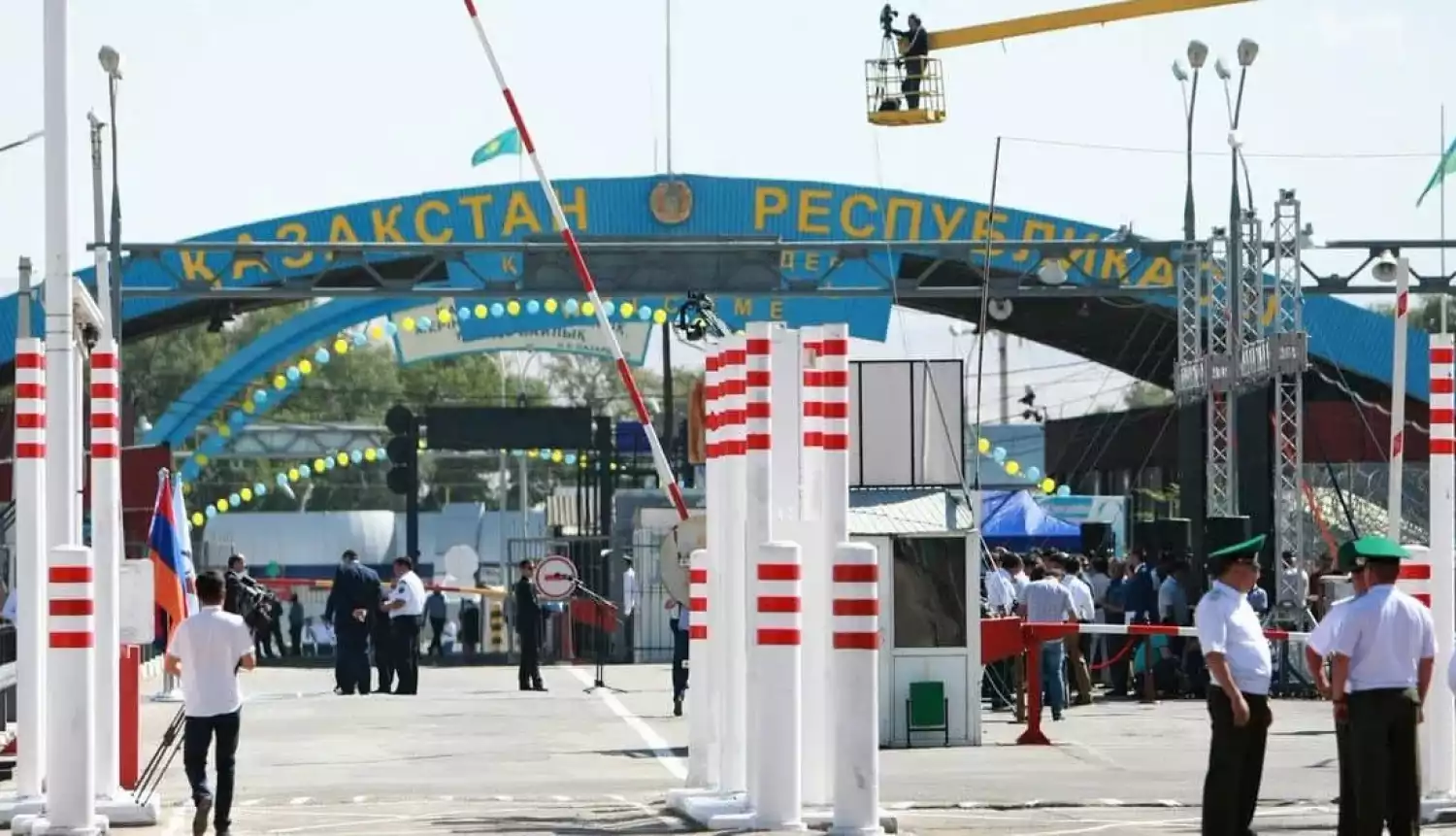 Встречаем, провожаем, торгуем