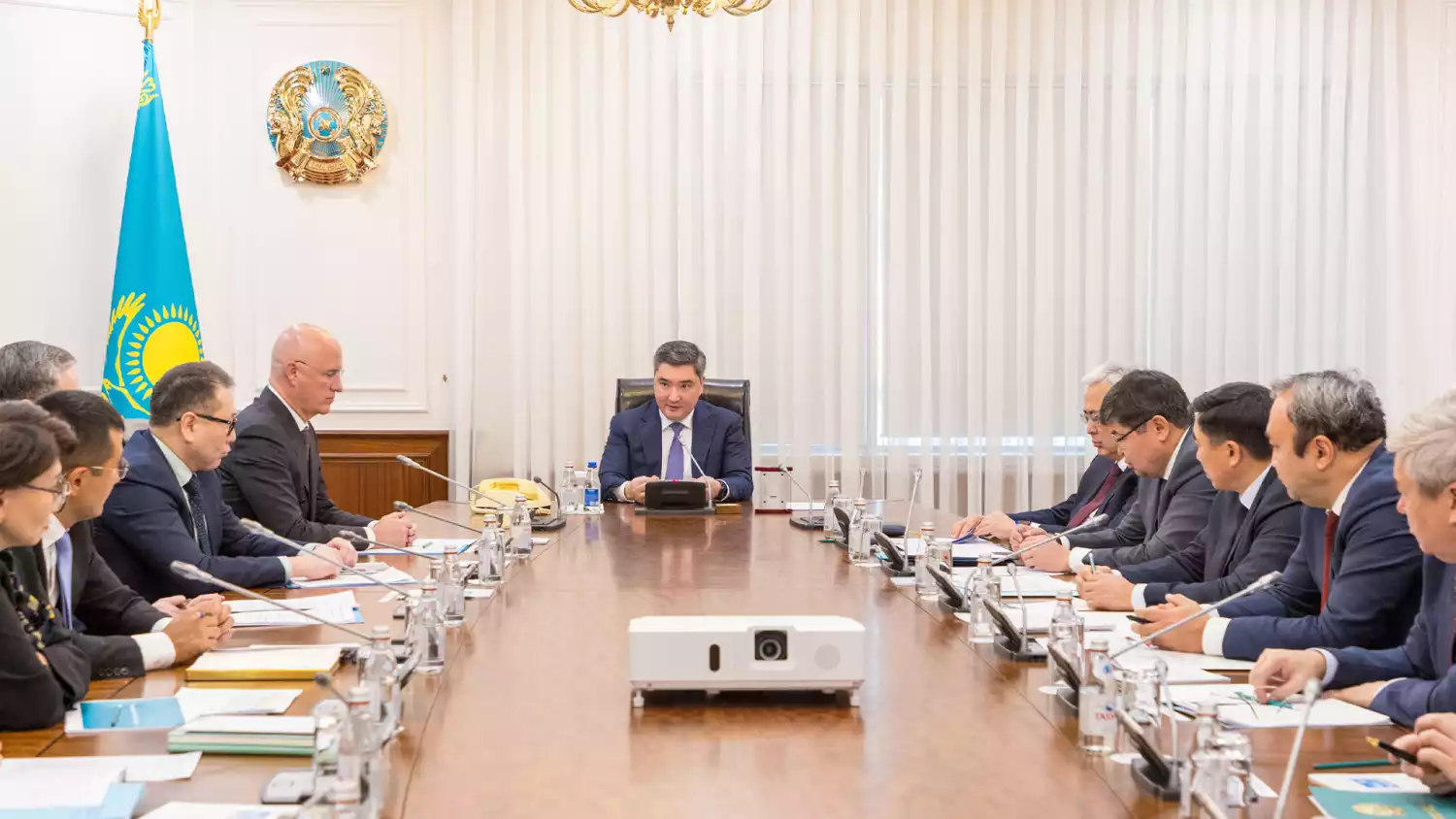 Для повышения устойчивости экономики