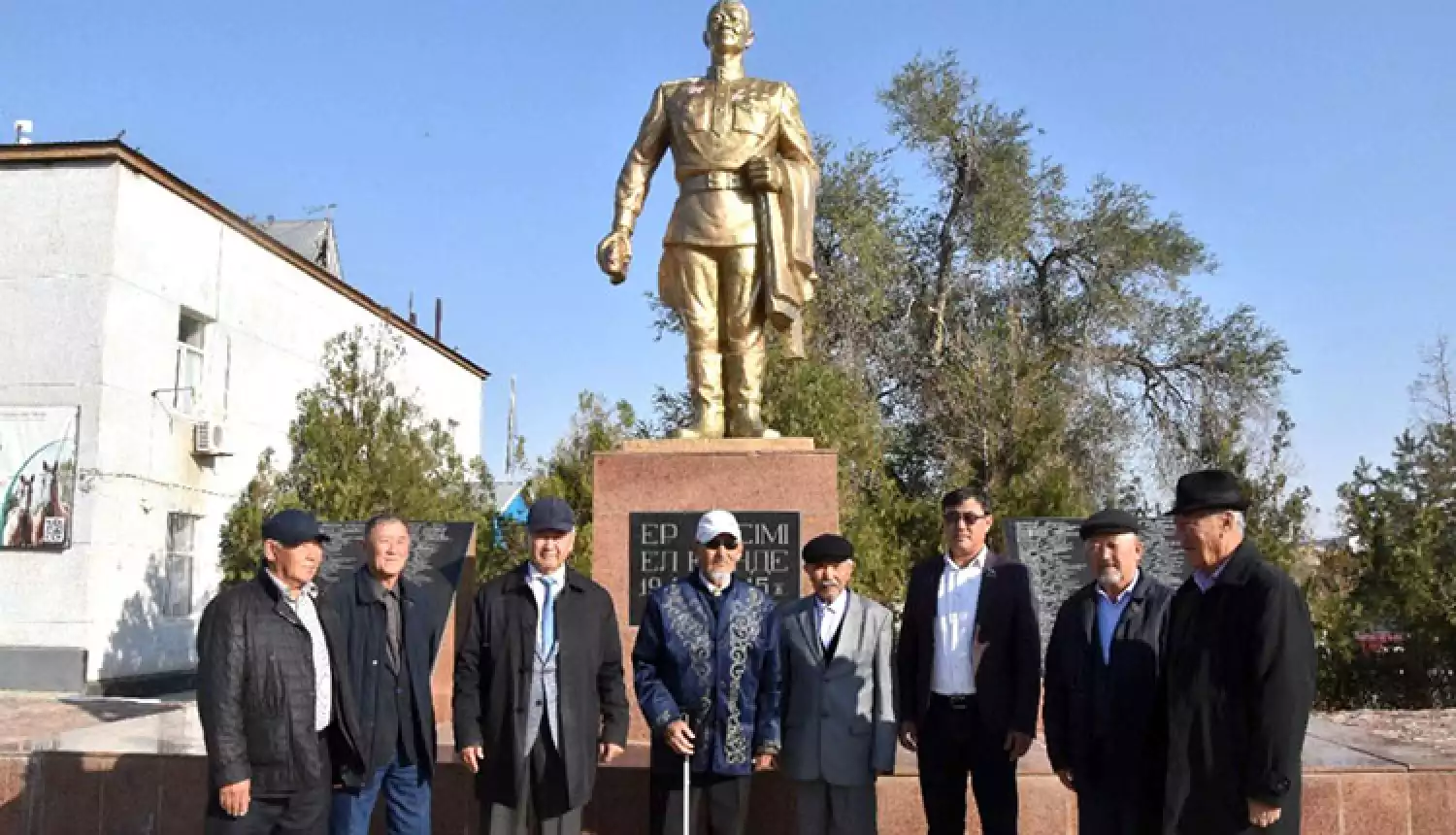 Поклон героям войны