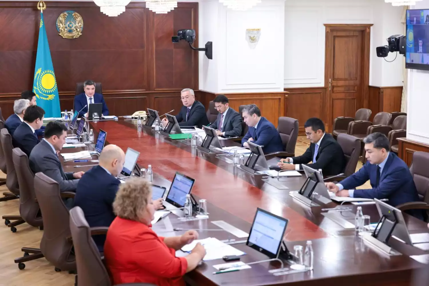 Реализация поручений Президента: в Правительстве рассмотрели темпы привлечения инвестиций в экономику