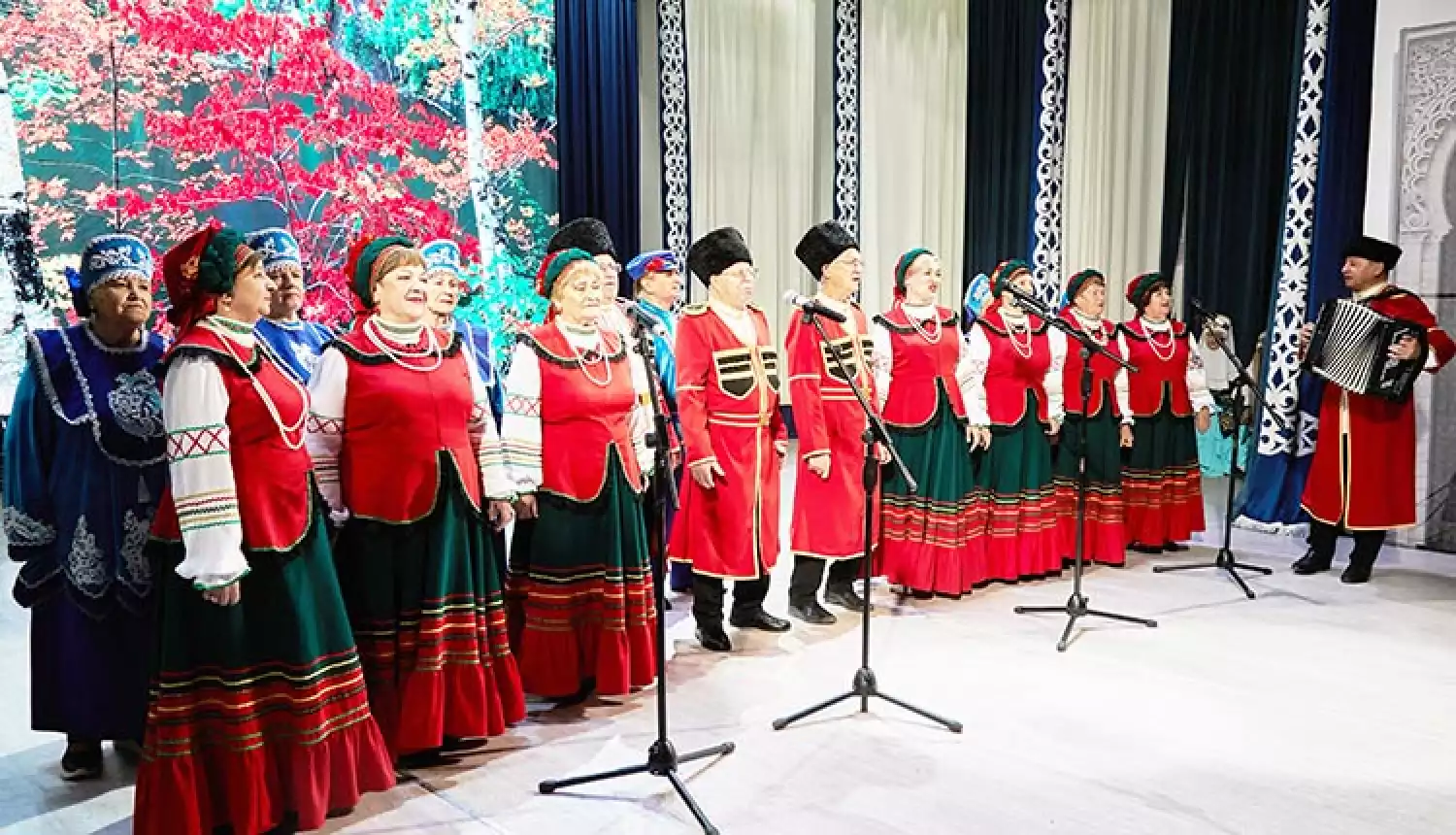 На сцене - ветераны