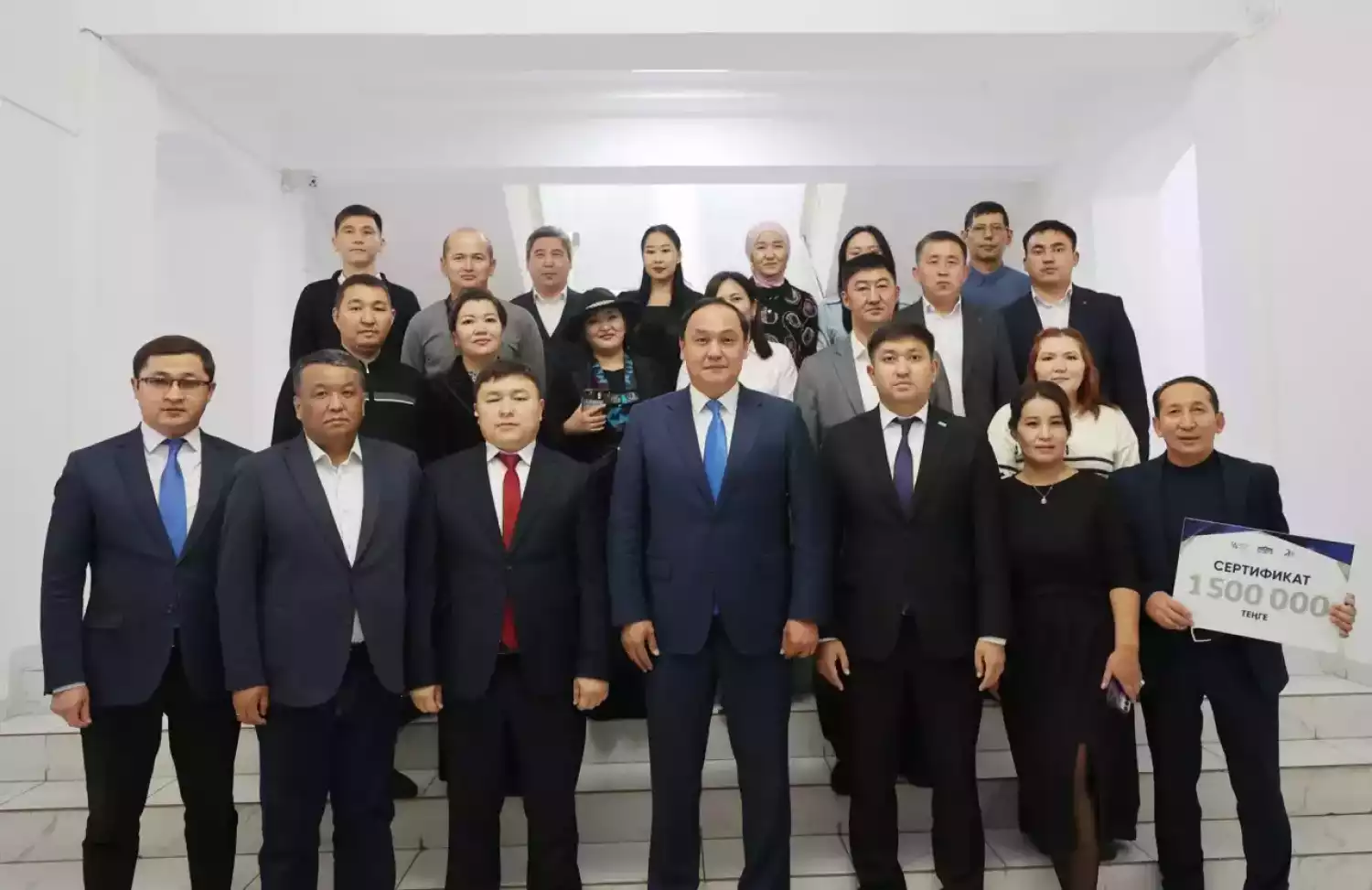 Аким области поздравил коллектив молодежной газеты «AR-AI» с 20-летием