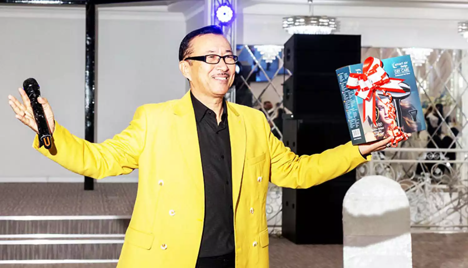 Тамада не только развлекает