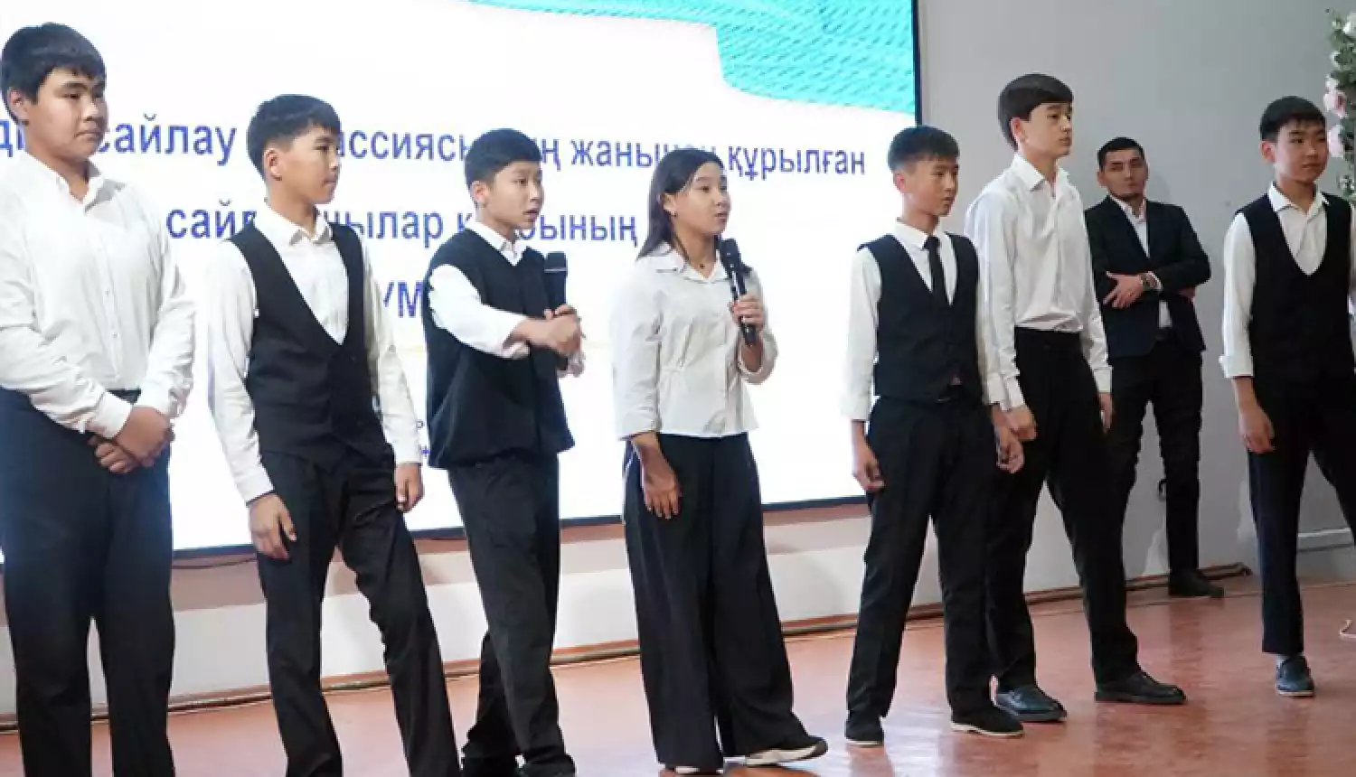 Учатся демократии