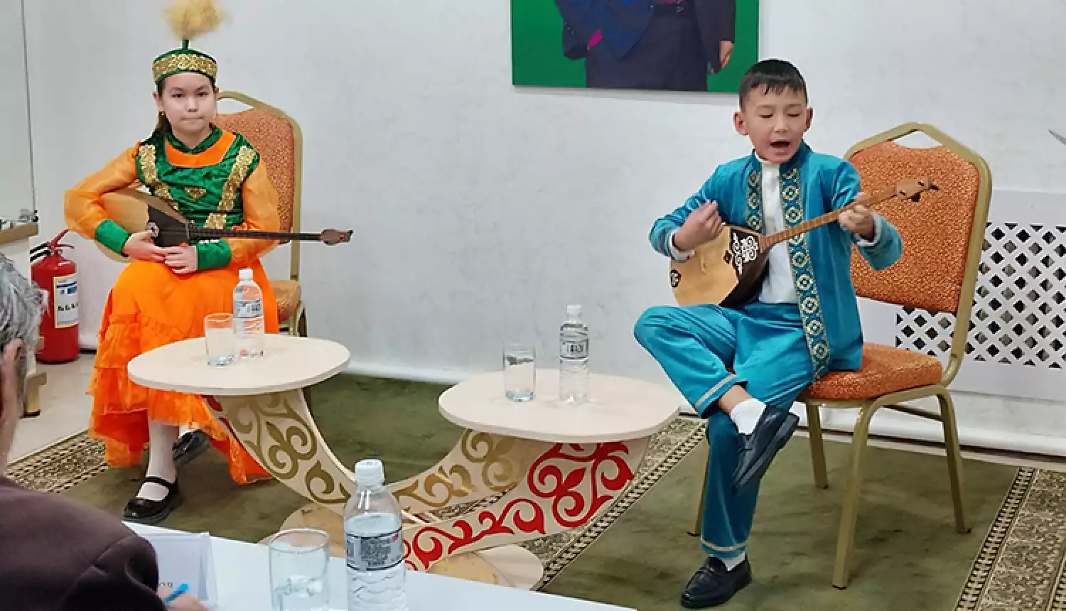 Звучи, айтыс!