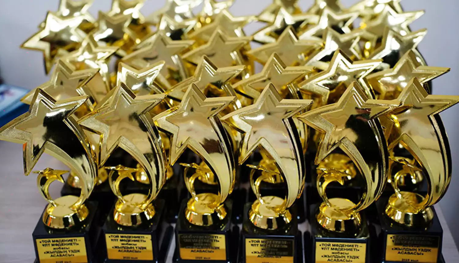 Следуя лучшим традициям