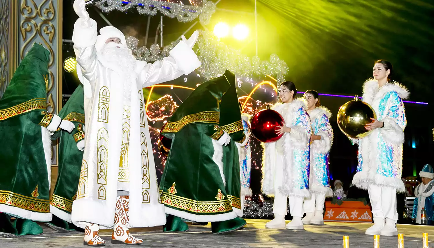 В Таразе зажглась главная ёлка