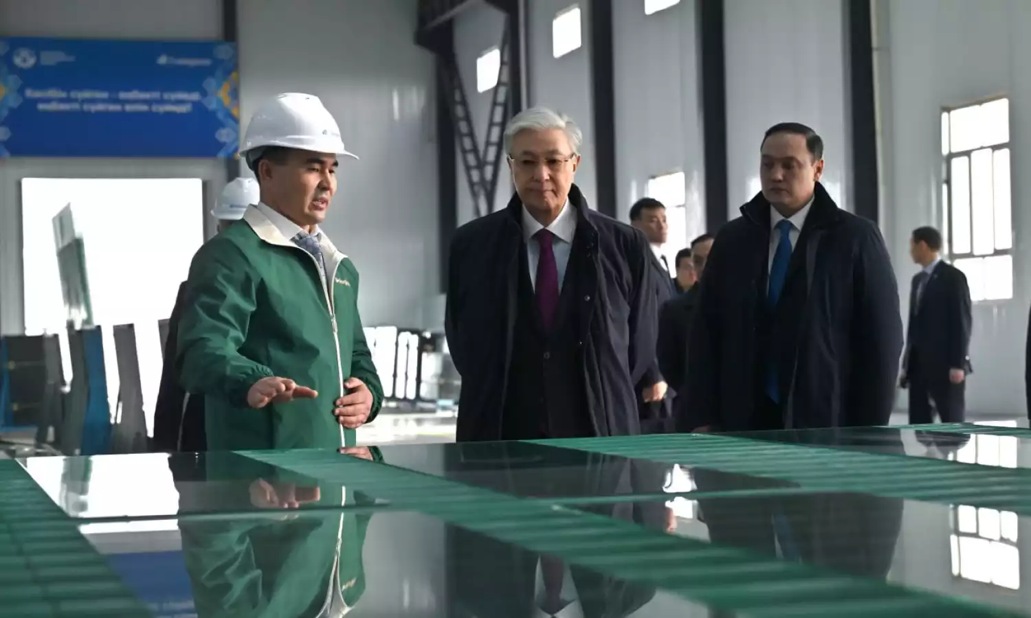 Президент осмотрел предприятие по производству закаленного стекла Dala Glass