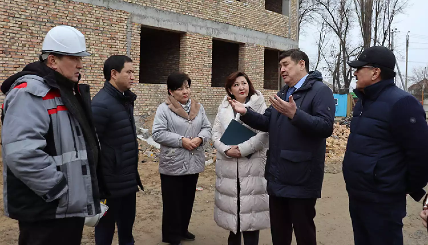 Под пристальным взором