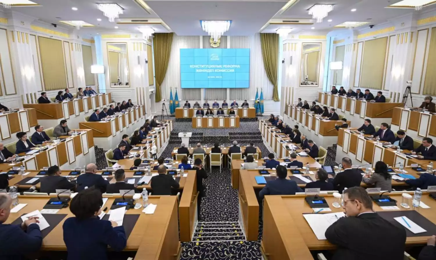 Комиссия по конституционной реформе начала рассмотрение поправок