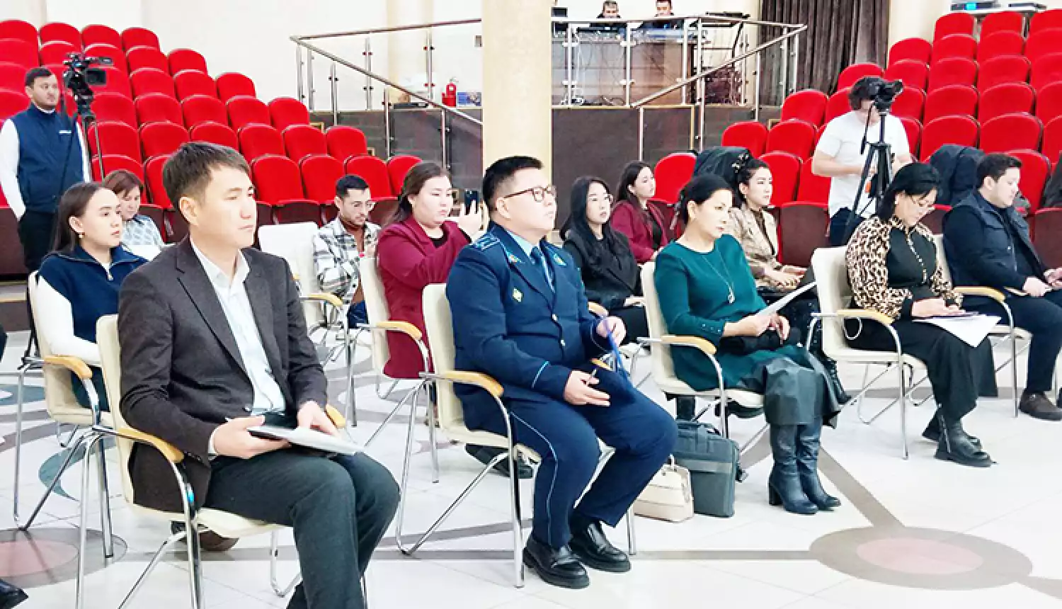 И словом, и делом