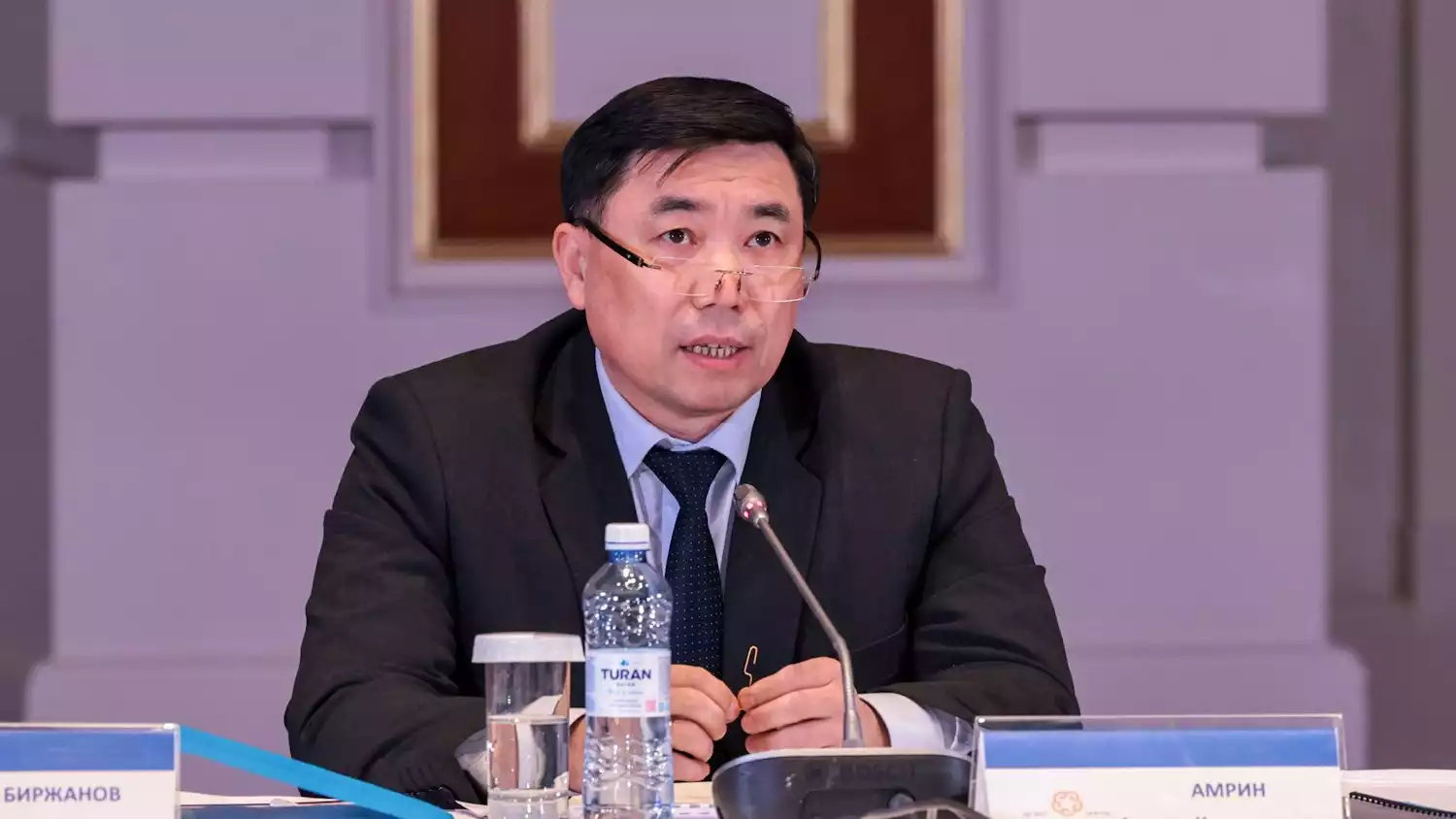 Кто несёт основную налоговую нагрузку в Казахстане — крупные компании или малый и средний бизнес?