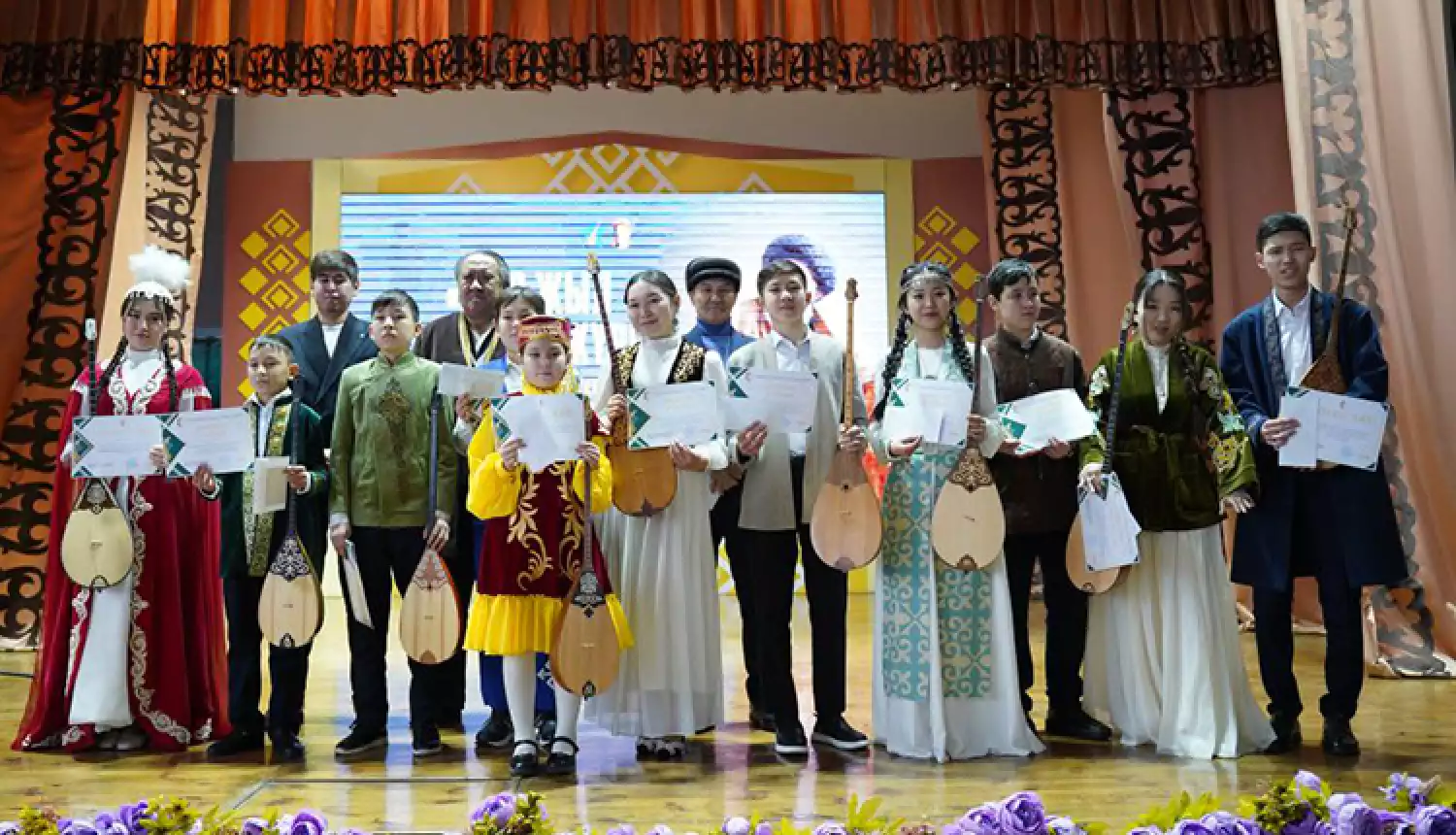 Пускай айтыс живёт в веках!