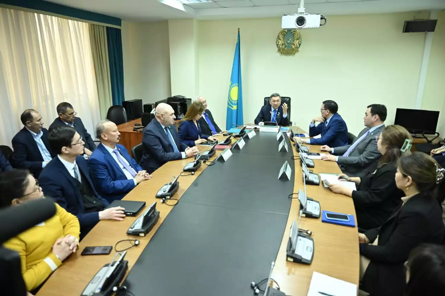 Фракция «Ауыл» поддержала проект новой Конституции и призвала к активному разъяснению реформ