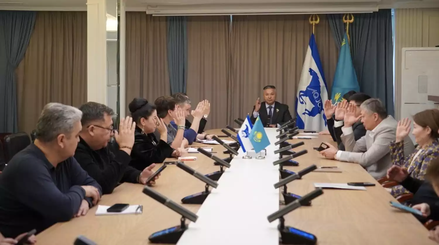 Партия „Ак жол“ поддержала ключевые положения проекта новой Конституции