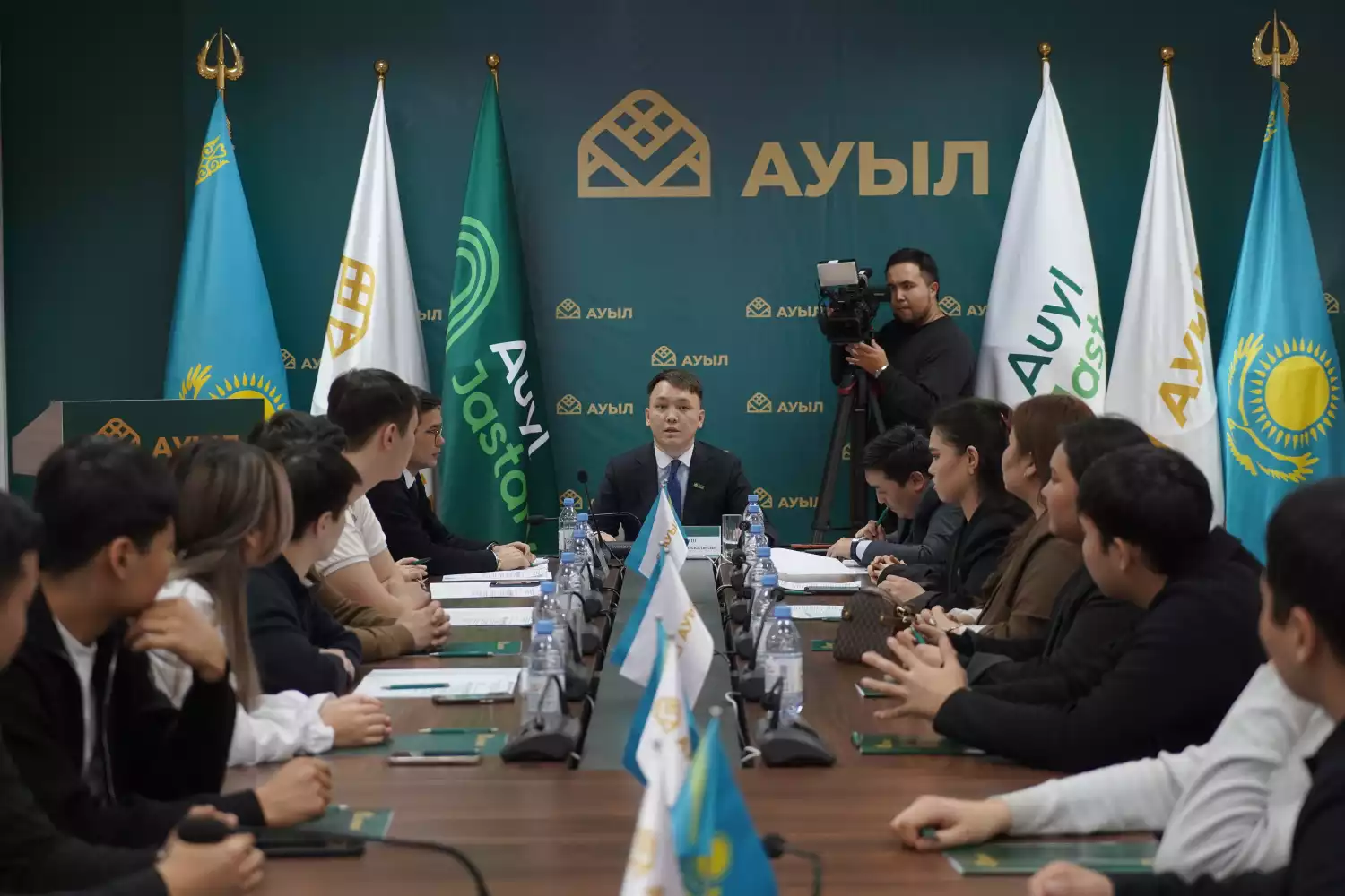 Молодежь поддержала проект новой Конституции