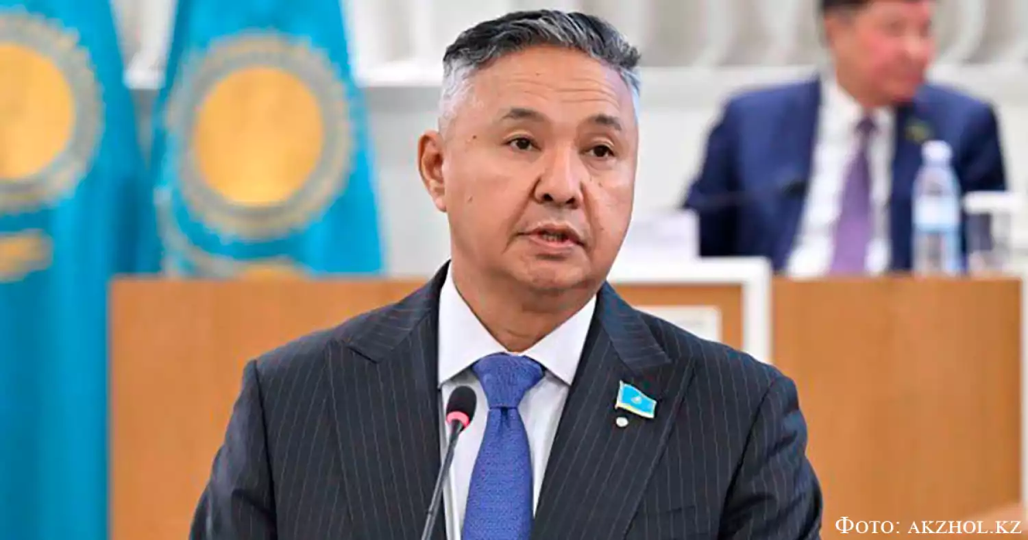 Партия «Ақ жол» поддерживает проект новой Конституции – Азат Перуашев
