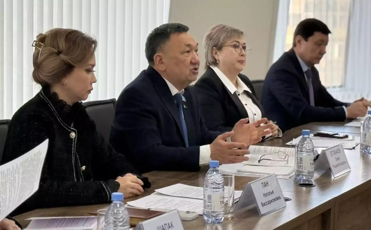 Институт парламентаризма поддержал проект новой Конституции