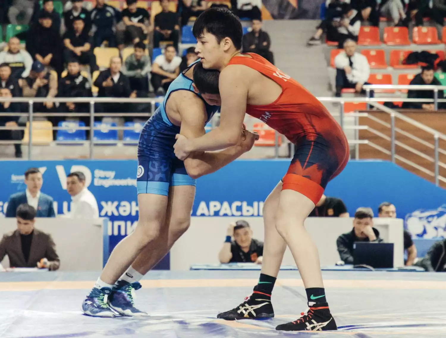 В Таразе стартовал чемпионат Казахстана среди борцов U15 и U23