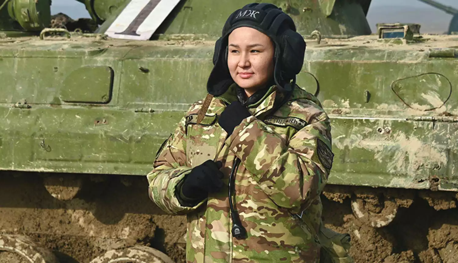 Обаятельная механик-водитель