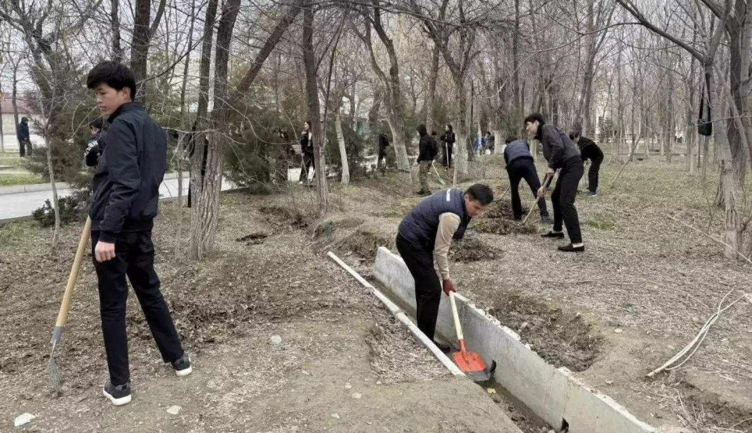 В Жамбылской области в рамках акции «Таза Қазақстан» прошло мероприятие «Чистый парк»