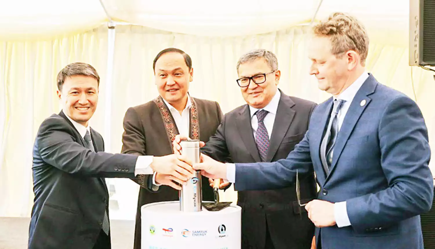 Энергия ветра служит людям