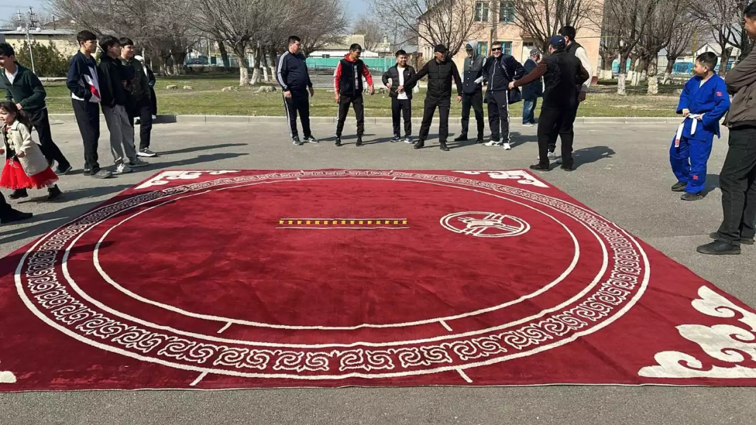 С особым колоритом