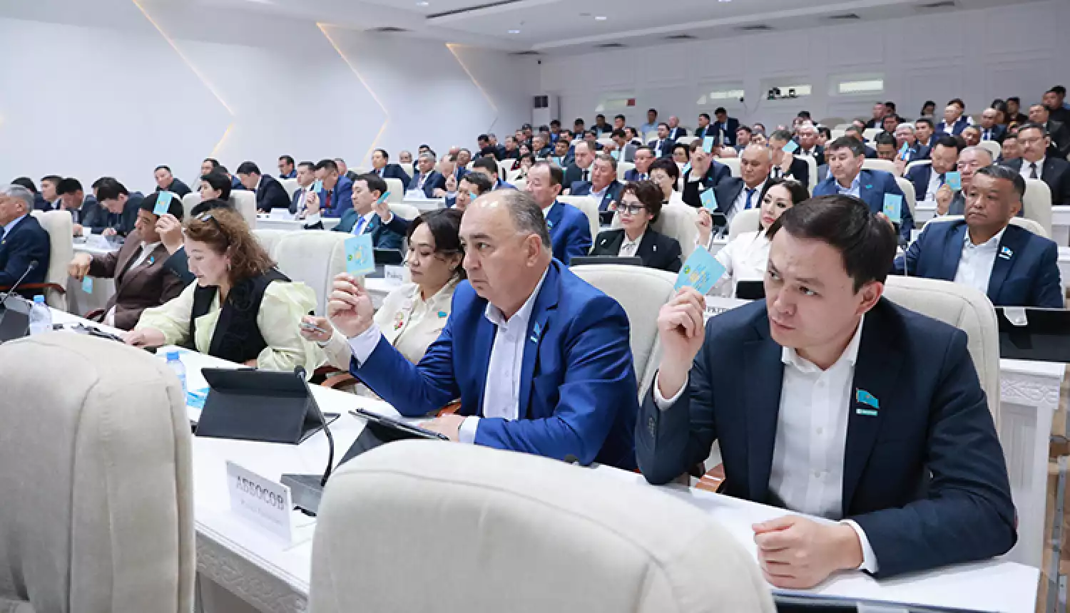 Подставить плечо