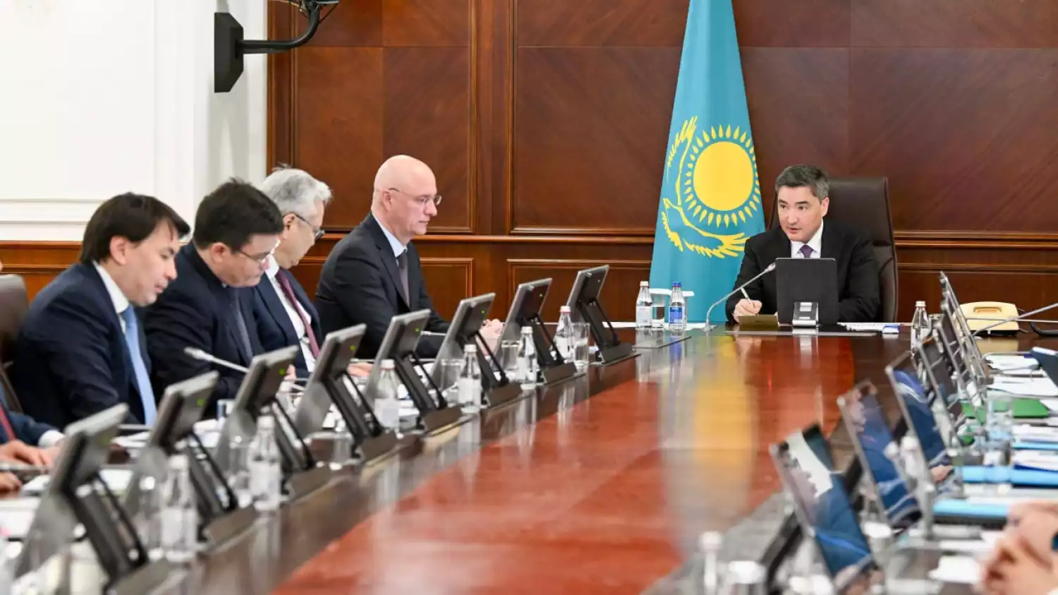 Олжас Бектенов провел заседание Комиссии по демонополизации экономики в рамках поручений Президента