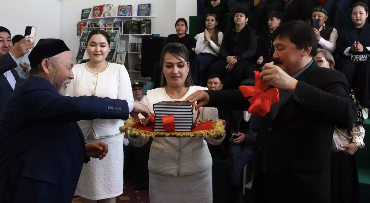 В Таразе презентовали новый сборник Шорабека Айдарова