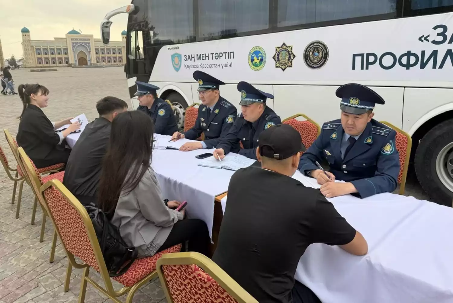 Акция «Приемная на дороге» прошла в Жамбылской области