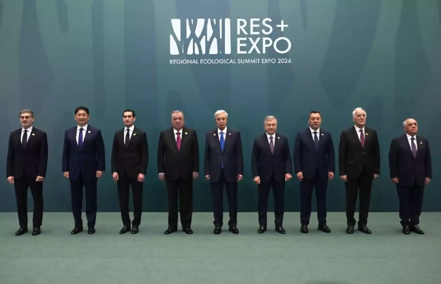 Главы делегаций, принимающие участие в саммите прибыли в выставочный центр EXPO.