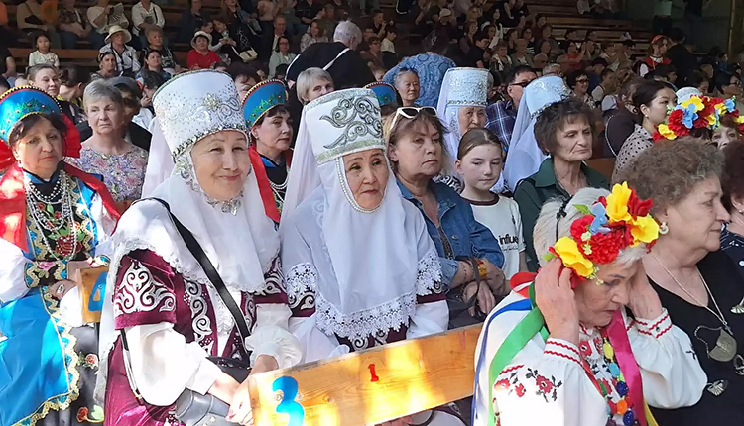 И взялись за руки...