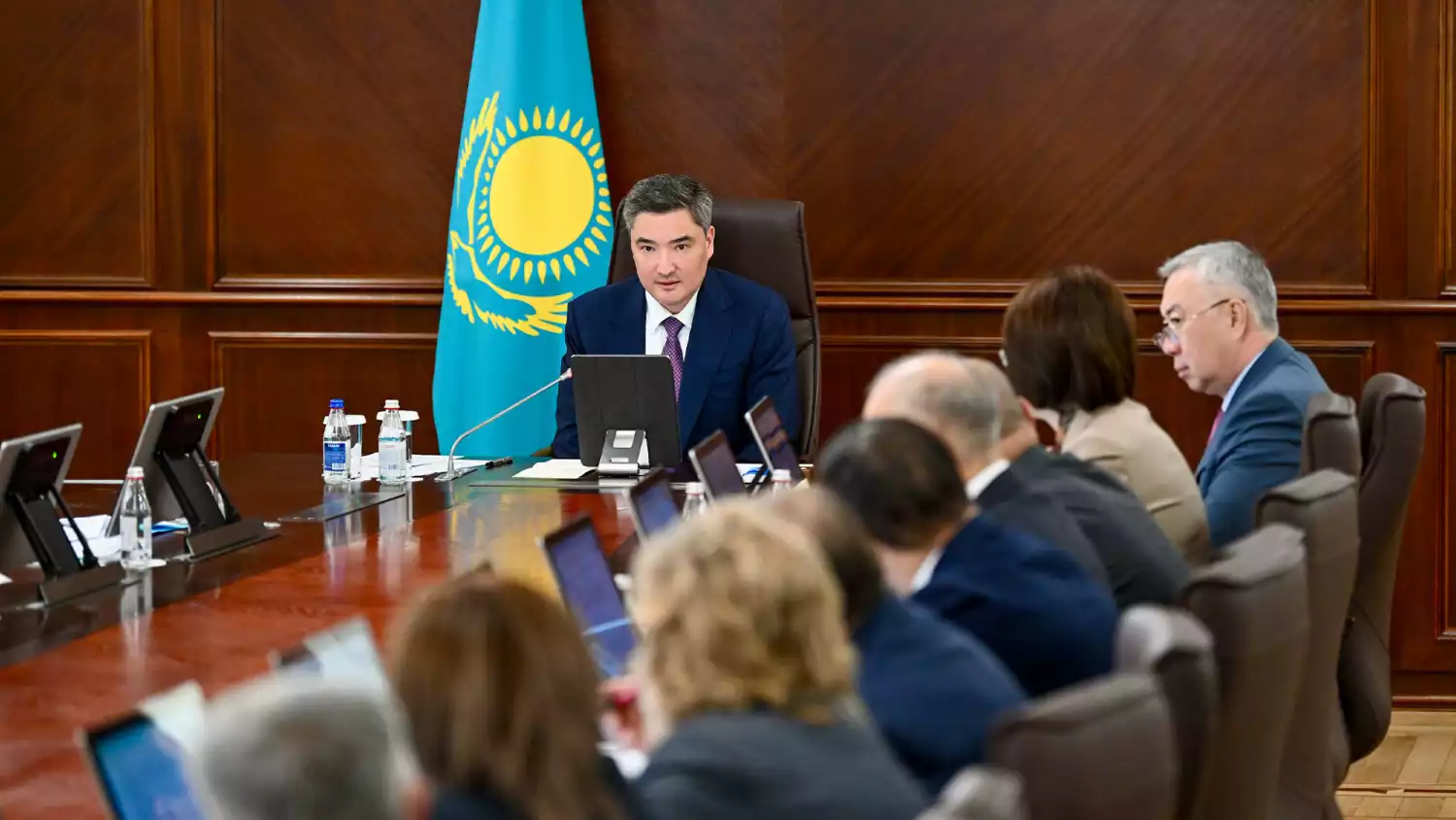 Олжас Бектенов провел заседание по развитию фармацевтической и медицинской отраслей